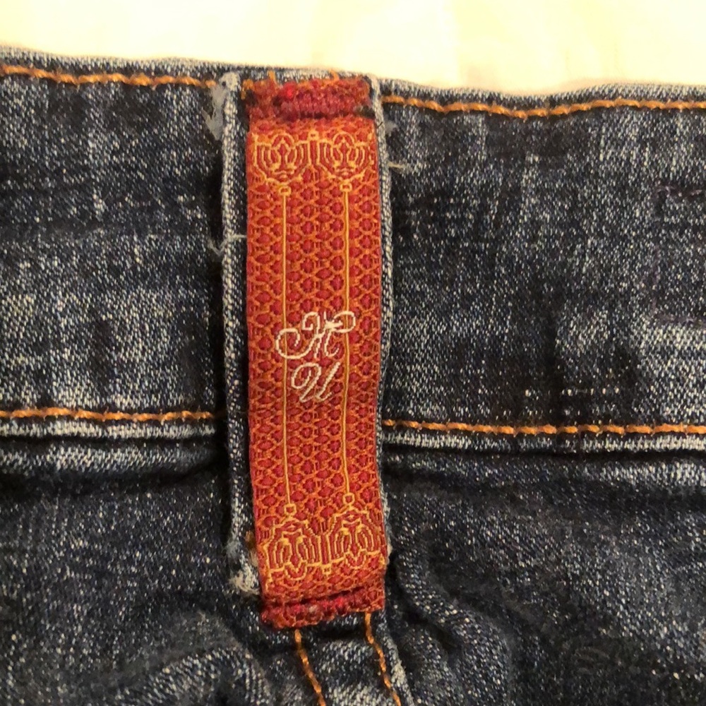Capri jeans! PreLoved! Excellent condition! size 4! rhinestone slit trim! - Picture 10 of 16
